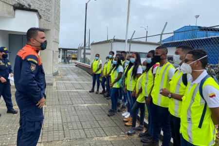 La Dirección General Marítima recibió la visita de aprendices del Centro Náutico Pesquero del Sena en Buenaventura