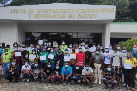 Los gremios marítimo, turístico y hotelero de Tumaco se capacitan en el marco de la temporada de avistamiento de ballenas