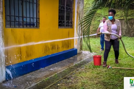 En el marco de la campaña Abrázate a Buenaventura la Casa de Justicia realizó una jornada de "Lavatón" en sus instalaciones
