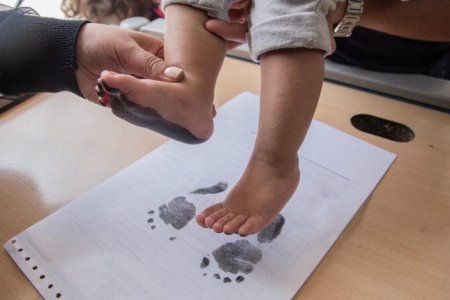 Van 12 menores inscritos en el registro civil de nacimiento, llevando como primer apellido el de su progenitora tras la sanción de la Ley Aluna