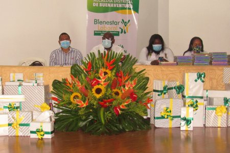 41 docentes de instituciones educativas oficiales fueron exaltados por la Secretaría de Educación en la celebración del Día del Maestro en Buenaventura