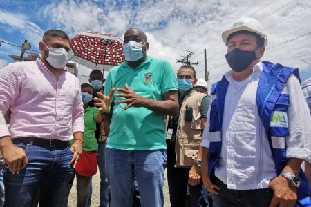 El Alcalde Distrital de Buenaventura se comprometió con la remodelación de la cancha del barrio El Bosque