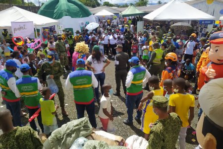 1.350 ciudadanos de Buenaventura recibieron oferta de servicios y donaciones del Sector Defensa e instituciones públicas