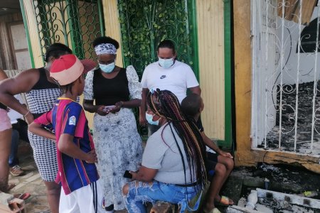 La Alcaldía Distrital de Buenaventura se abrazó al barrio San Francisco con ayudas humanitarias a los damnificados por incendio
