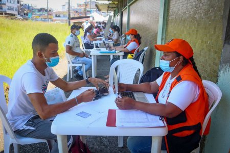Con apoyo de la Alcaldía Distrital de Buenaventura, venezolanos buscan legalizar su estadía en el país