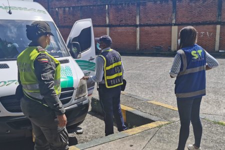 La Terminal de Transporte realizó operativo de seguimiento a vehículos intermunicipales para verificar su cumplimiento con las normas de tránsito