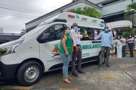 La Alcaldía Distrital de Buenaventura entregó dos ambulancias al Hospital Luis Ablanque de la Plata