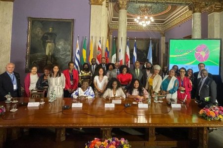 Representante afrocolombiano, es miembro del equipo coordinador del grupo parlamentario de América Latina y el Caribe, conformado en Montevideo, Uruguay