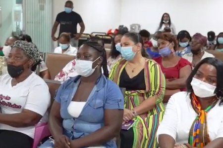 Las mujeres electas de la Consultiva hacen oficial su compromiso en presencia del alcalde y otros funcionarios de Buenaventura