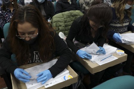 11 grupos significativos de ciudadanos entregaron firmas para inscribir sus candidaturas a la Presidencia de la República