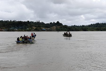 La Armada de Colombia garantizó seguridad para el retorno de familias indígenas desplazadas en el Litoral del San Juan, Chocó
