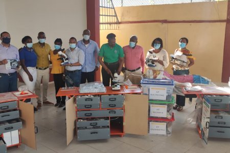 La Secretaría de Educación entregó laboratorios de Física, Química y Biología a 10 instituciones educativas oficiales de Buenaventura