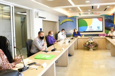 La gobernadora Clara Luz Roldán, se reunió con las cámaras de comercio del Valle para afianzar trabajo conjunto por el departamento