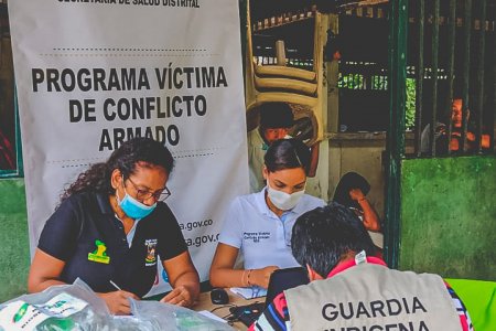 La comunidad indígena desplazada del San Juan recibe atención por parte de la Secretaría de Salud de Buenaventura