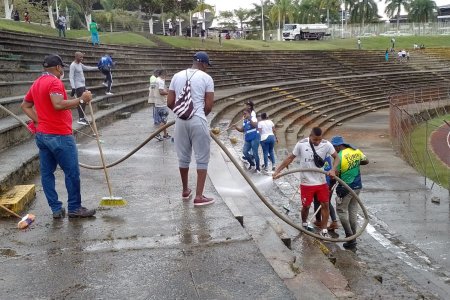 Se realizó jornada de limpieza a escenarios deportivos del polideportivo El Cristal en Buenaventura