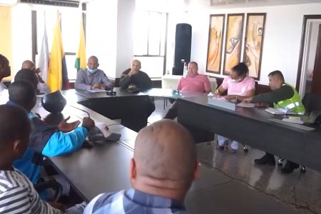 Luego de diálogo hay puntos de acuerdo entre la Secretaría de Tránsito de Buenaventura y el gremio de mototaxistas