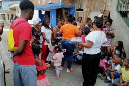 Ni&ntilde;os del barrio Alberto Lleras Camargo en Buenaventura, recibieron donación de juguetes y elementos didácticos