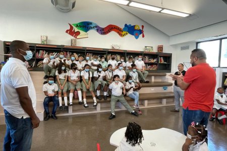 Con la participación de estudiantes en condición de discapacidad auditiva se promueve la inclusión durante la Semana de la Lectura en Buenaventura