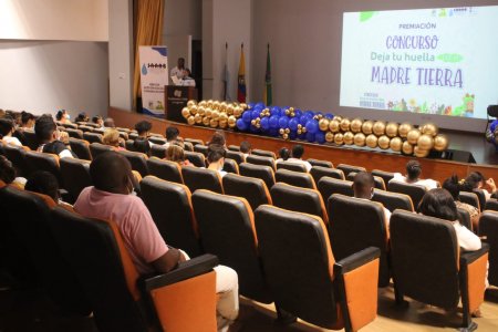 Fueron premiados los estudiantes que participaron del concurso liderado por la SAAAB “Deja tu Huella por la Madre Tierra”