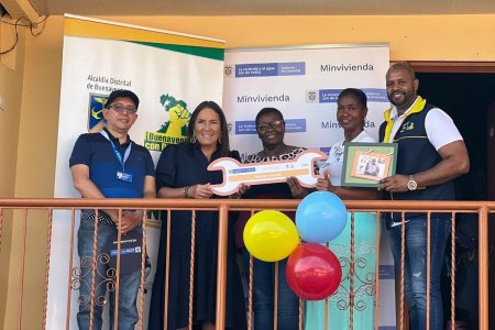 La Ministra de Vivienda y la Administración Distrital de Buenaventura realizaron cierre de la primera fase del Programa Casa Digna, Vida Digna