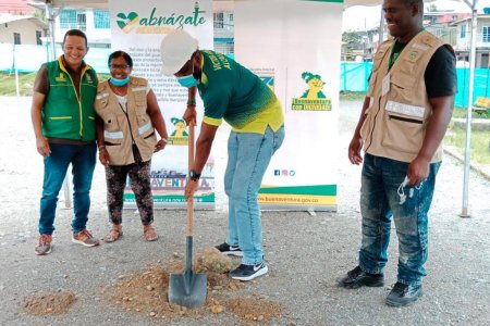 Trece barrios de Buenaventura se beneficiarán con la remodelación de la cancha del barrio Bolívar
