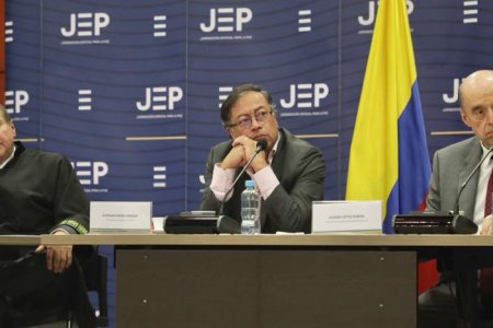 La JEP recibió en sala plena al presidente electo Gustavo Petro; el canciller designado, Álvaro Leyva; y el alto comisionado de paz designado, Danilo Rueda