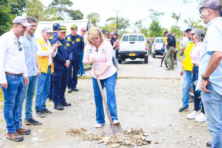 La Gobernadora del Valle dio inicio a la segunda fase de la obra de pavimentación de la vía Ladrilleros - La Barra en Buenaventura