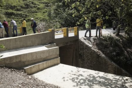 La Ruta Invencible avanza con trabajos de mantenimiento periódico para garantizar la conectividad entre Ansermanuevo y El Cairo