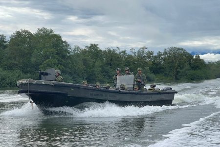 La Armada de Colombia intensifica operaciones para localizar a cuatro personas desaparecidas en el río Cajambre en Buenaventura