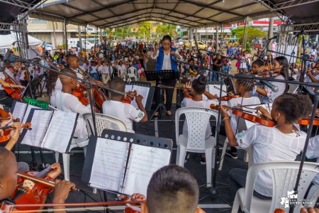 Ni&ntilde;os, ni&ntilde;as y jóvenes de Buenaventura demostraron sus aptitudes musicales en el Estallido Cultural por la Paz y por la Vida