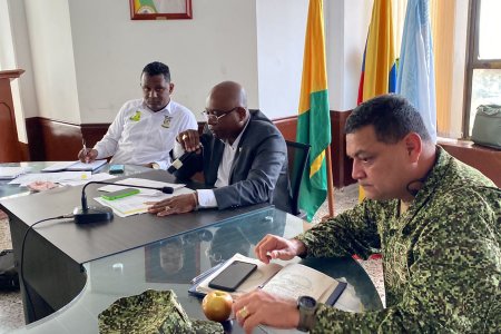 La Fuerza Pública hace presencia en el río Cajambre para garantizar la seguridad en esa zona rural de Buenaventura