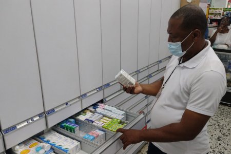 La Secretaría de Salud hace visitas de control y vigilancia en ópticas y droguerías de Buenaventura