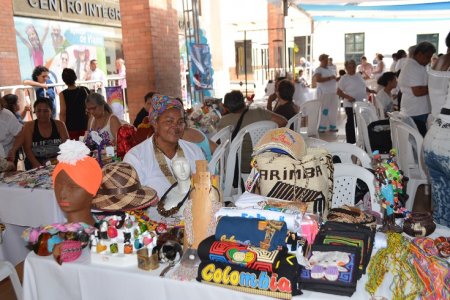 Lanzamiento del mercado campesino “Canasta de paz”, productos de campesinos, mujeres y reincorporados en Cafam-Melgar y Comfenalco-Valle Delagente en Ca&ntilde;asgordas