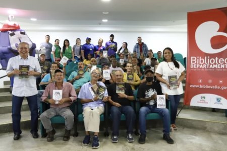 Obras del periodista y escritor Marino Millán fueron entregadas en encuentro literario con la Fundación Ser Gente y Metrocali