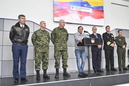Presidente Petro advierte que las operaciones militares en el país no cesan hasta que haya voluntad de negociación por parte de grupos violentos