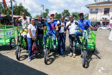 Recicladores de Buenaventura recibieron triciclos recolectores para facilitar su labor