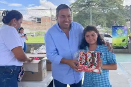 El &lsquo;Carnaval por la Paz 2022&rsquo; llevó alegría a 1.350 ni&ntilde;os víctima del conflicto con regalos de Navidad