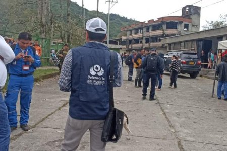 La Defensoría del Pueblo mantiene acompa&ntilde;amiento y verifica entrega de ayudas a familias damnificadas en Rosas, Cauca