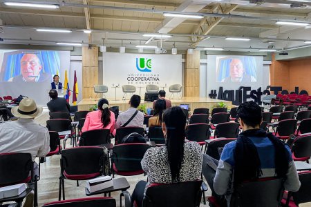 La Defensoría del Pueblo pide avanzar en medidas para frenar violencia de género contra periodistas en plataformas digitales