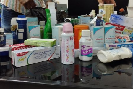 Decomisan medicamentos y otros artículos vencidos en una droguería de Buenaventura