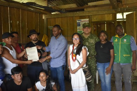 La Armada de Colombia acompa&ntilde;ó restitución de tierras a comunidad indígena en zona rural de Buenaventura