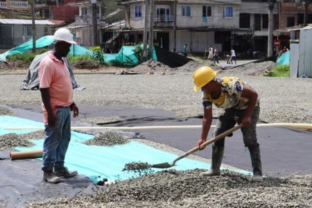 La Alcaldía Distrital de Buenaventura supervisó avances de obra de la cancha del barrio Bolívar