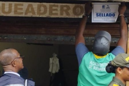 La Secretaría de Gobierno selló un local de venta de chorizos en la zona céntrica de Buenaventura