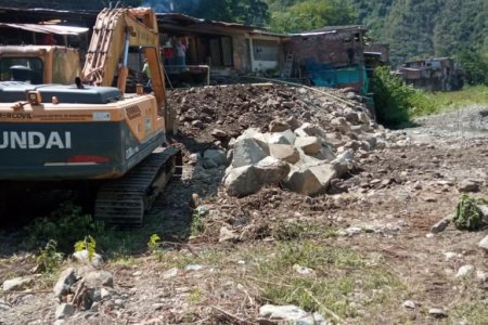 Con maquinaria amarilla se continúa con el proceso de intervención de la Alcaldía Distrital de Buenaventura en el sector de Cisneros