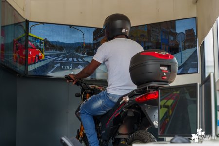Con simulador de motos se busca que los motociclistas mantengan un comportamiento de espeto a las normas de tránsito en Buenaventura