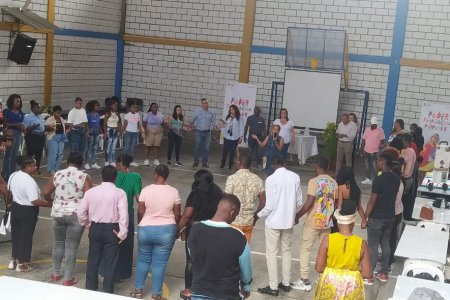 Funcionarios del Ministerio de Educación adelantan encuentro con miembros del sector educativo en Buenaventura