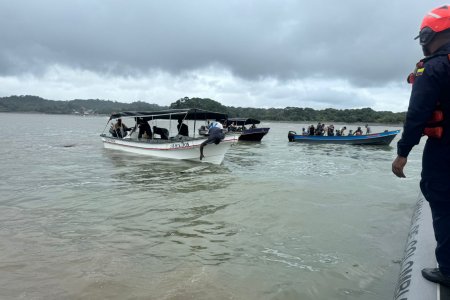 La Armada de Colombia atendió emergencia en frente a Vista Hermosa y Piang&uuml;ita en Buenaventura