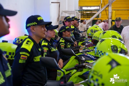 Con ocho motocicletas entregadas por la Gobernación del Valle se fortalece capacidad operacional de la Policía en Buenaventura