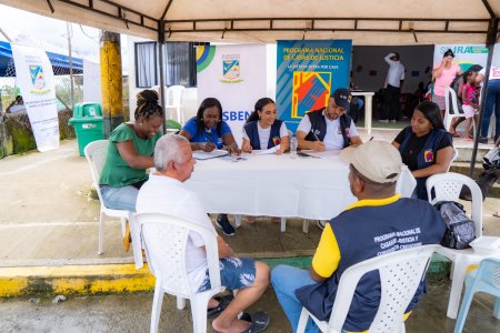 Habitantes del barrio Nueva Frontera recibieron oferta institucional de la Alcaldía Distrital de Buenaventura y otras entidades