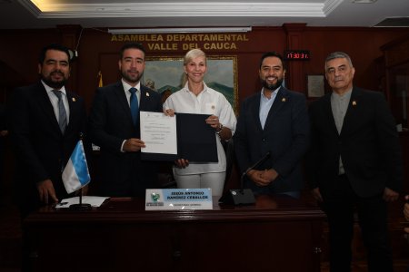 La gobernadora del Valle, Dilian Francisca Toro sancionó el Plan de Desarrollo &lsquo;Liderazgo que Transforma&rsquo;